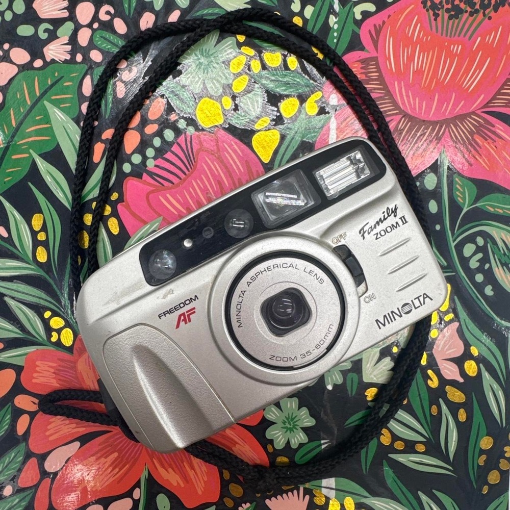 Minolta Family Zoom II 35mm Film Camera – Point-and-Shoot Camera‎
